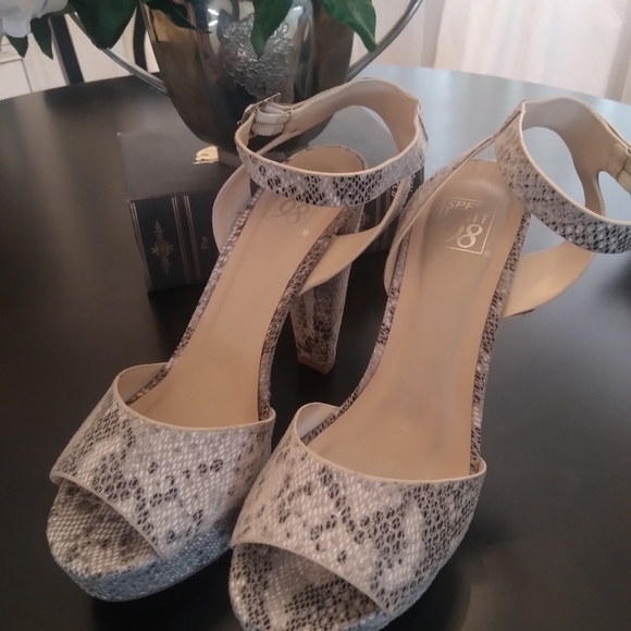 Heels - Picture 1 of 2